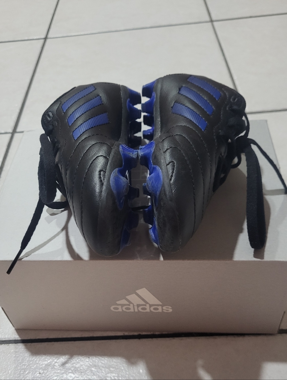 EUC Adidas Boys Soccer Cleats